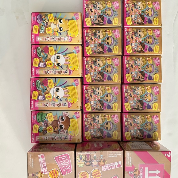 Boxy Girls Mini's  Lot Of 19 Pets + Boxy Dolls Surprises By 
JUST PLAY Sealed - Picture 3 of 6